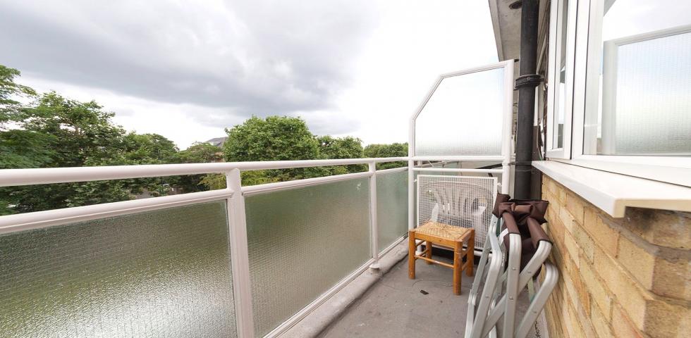 			UNDER OFFER , 3 Bedroom, 1 bath, 1 reception Flat			 Willesden Lane , WILLESDEN GREEN 